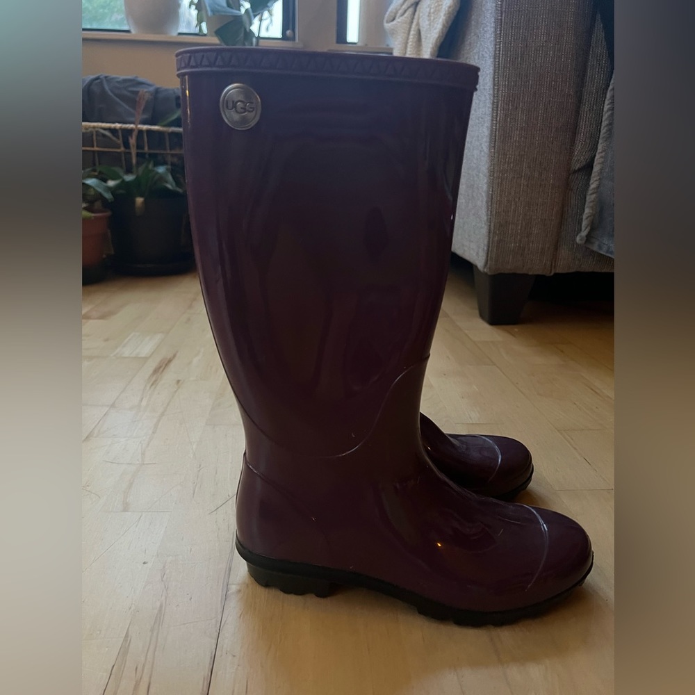 UGG rain boots. Women’s size 8.